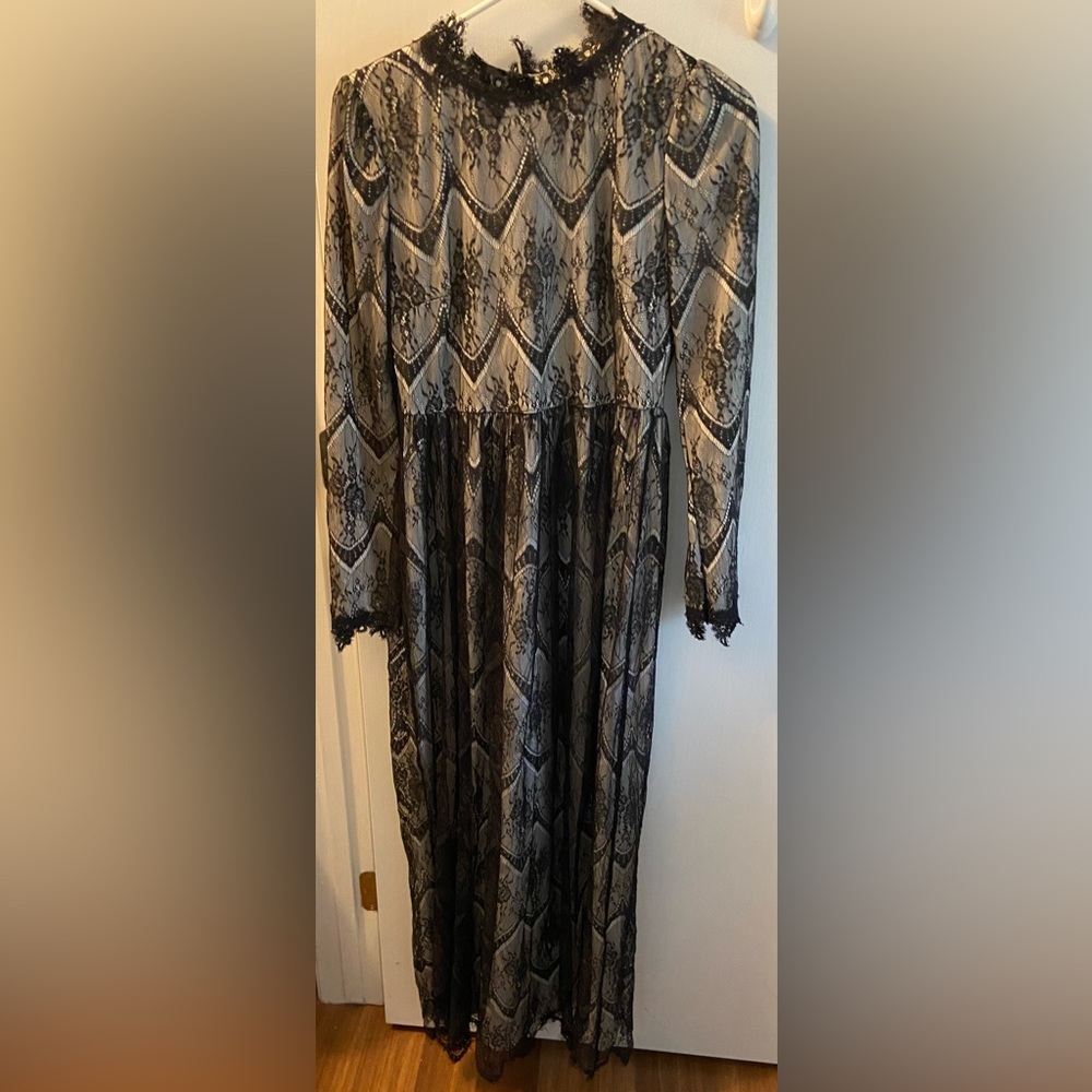 Dainty Jewells lace black& white maxi dress very good used condition black lace